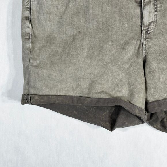 Torrid Plus Sz 24 Denim Shorts Boyfriend Vintage Stretch Mid Rise Short Gray 553 - Picture 7 of 14